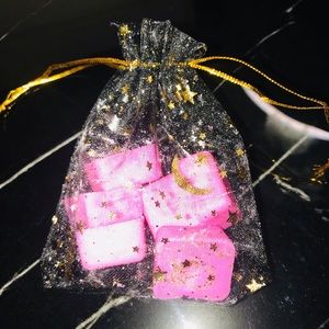 (6) handmade strawberry 🍓 cinnamon toast wax cubes
